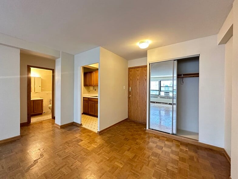 Building Photo - 4180 N Marine Dr
