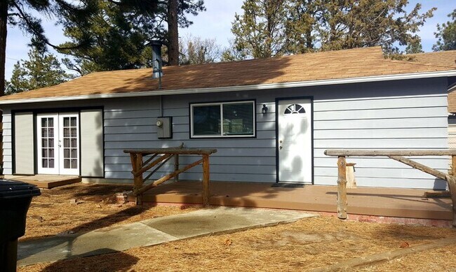 Primary Photo - 564 Riverside Ave
