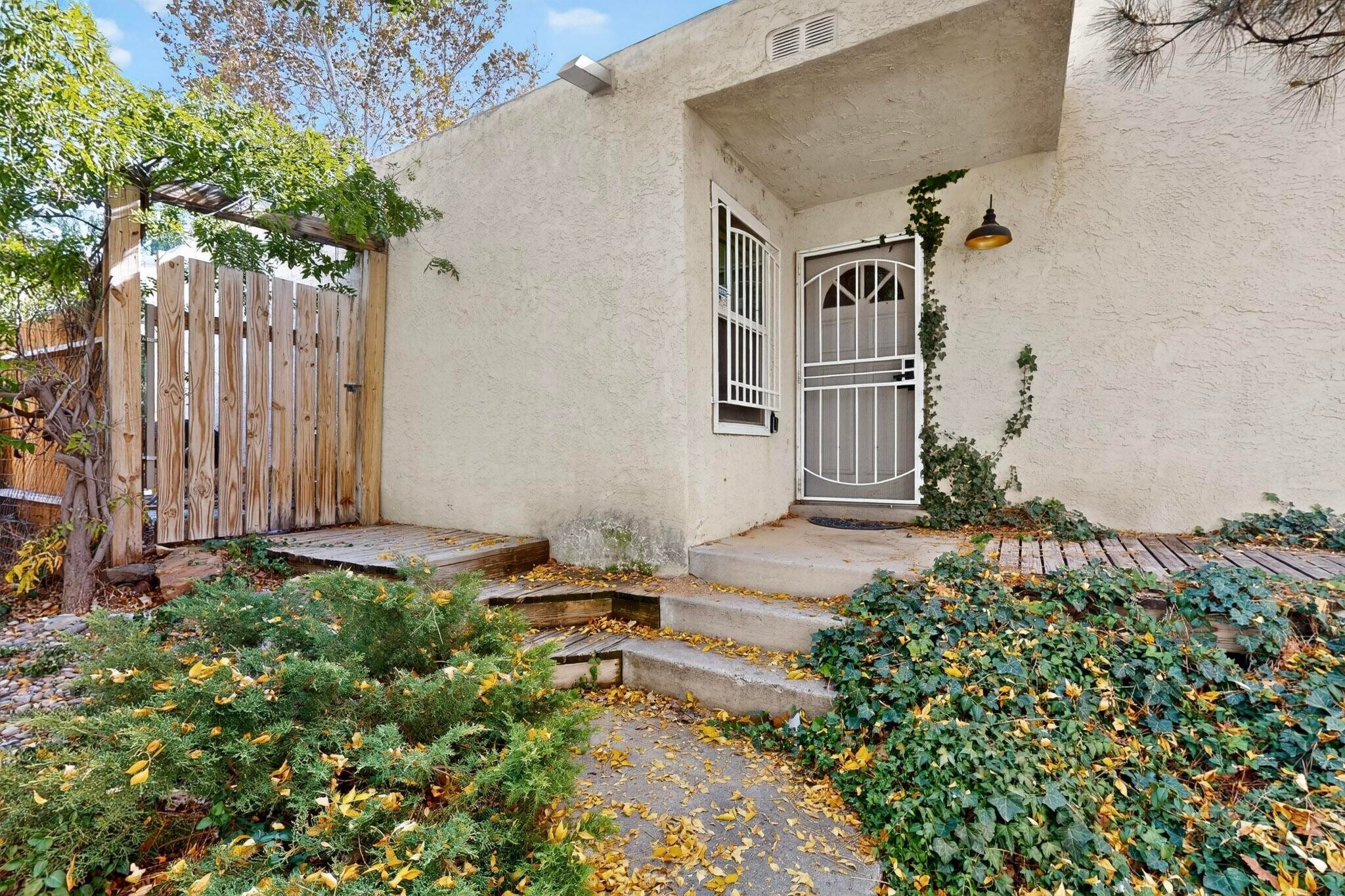 Building Photo - 5528 Overlook Dr NE