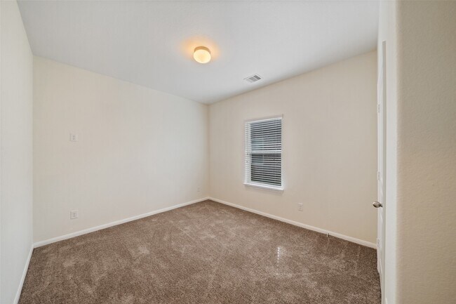 Building Photo - 2516 Pearl Ct