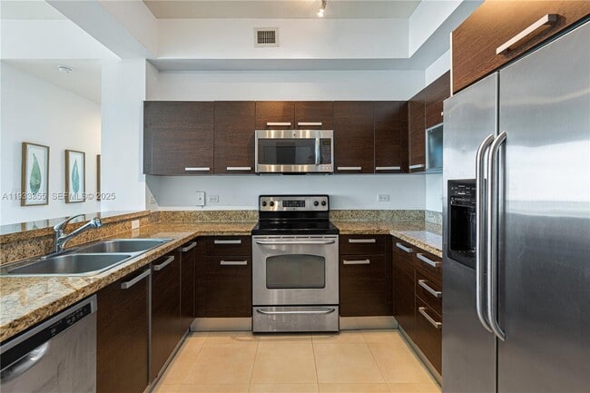 Building Photo - 2525 SW 3rd Ave