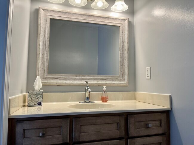 Building Photo - 808 Fieldstone Ct