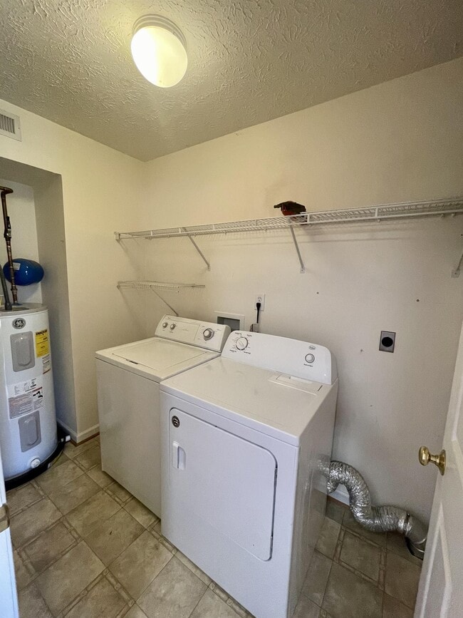 Building Photo - 1069 Blue Ridge View Cir