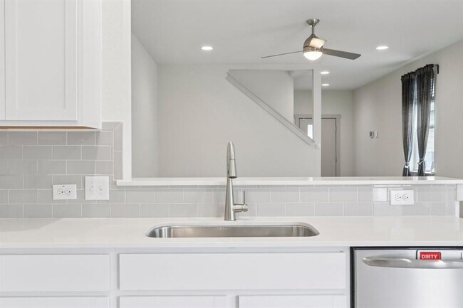 Building Photo - 8101 Linnie Ln