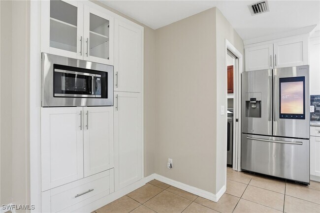 Building Photo - 4421 SW 14th Pl