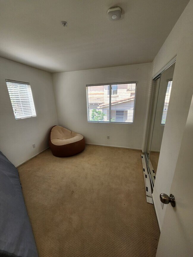 Building Photo - Beautiful two-story in Hunter's Ridge
