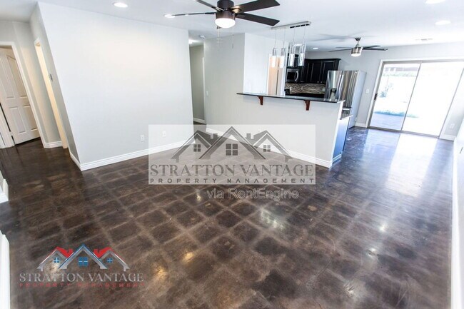 Building Photo - 4821 N 92nd Ln