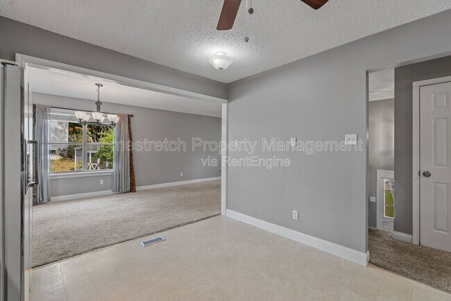 Building Photo - 33 Pershing Lake Dr