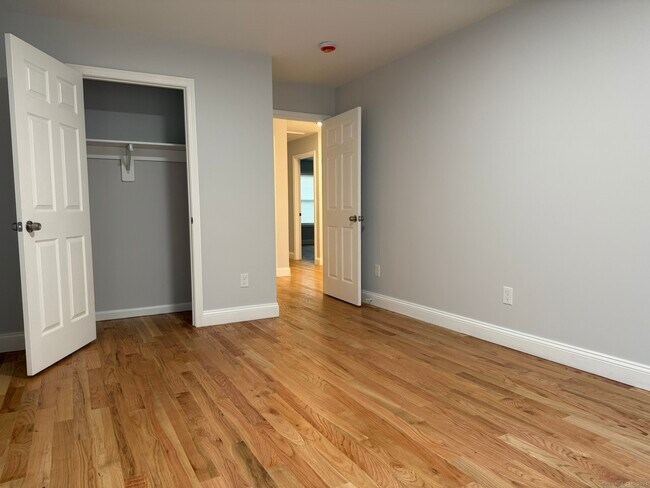 Building Photo - 755 Hart St