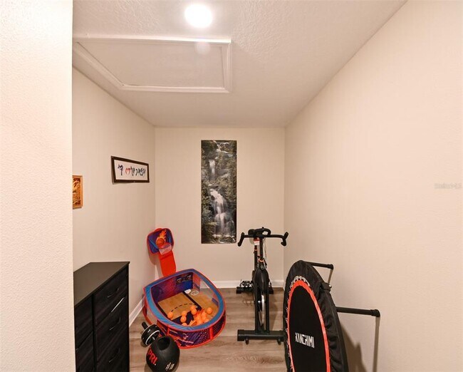 Building Photo - 736 Royal Empress Dr