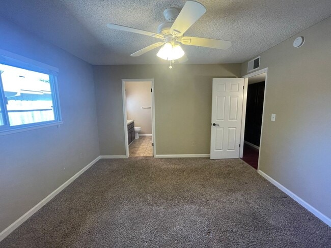 Building Photo - Single story located in East Modesto neighborhood!