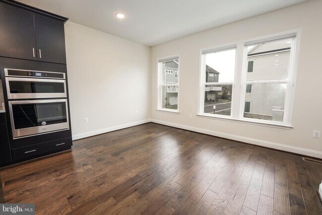 Building Photo - 2056 Alder Ln