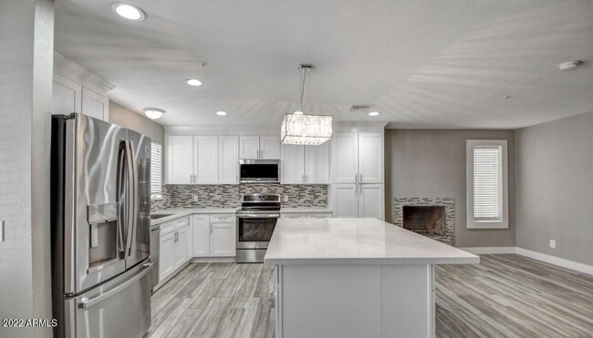 Building Photo - 10866 E Mercer Ln