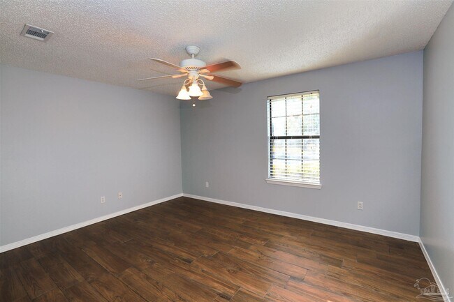 Building Photo - 648 Green Pine Dr