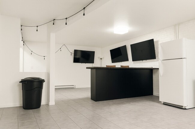 Building Photo - 101 Court St