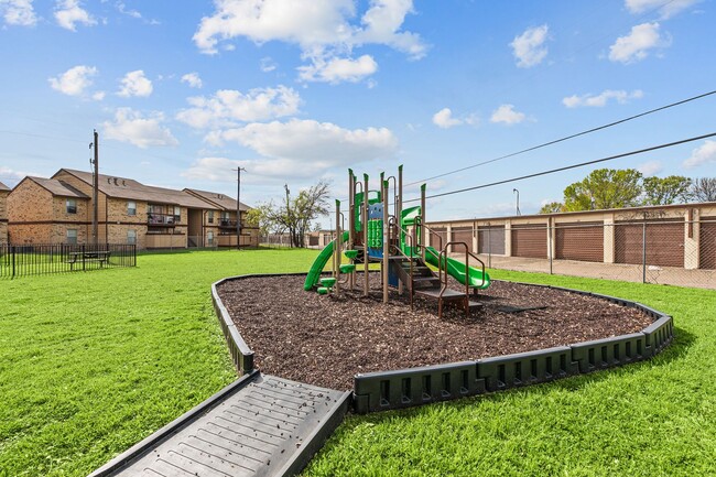 Building Photo - Your Charming 2/1 Apartment in Waxahachie Awaits - Perfect for a Small Family or Remote Worker! A...