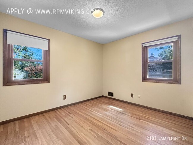 Building Photo - 4br 3ba 2cg ~ Security Deposit Free Altern...