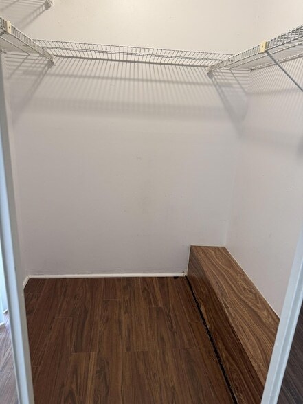 Building Photo - 915 9th Way