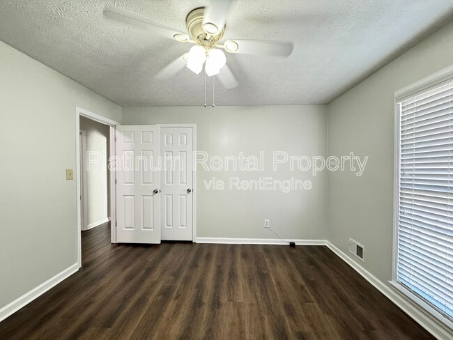 Building Photo - 4005 Camary Dr SE