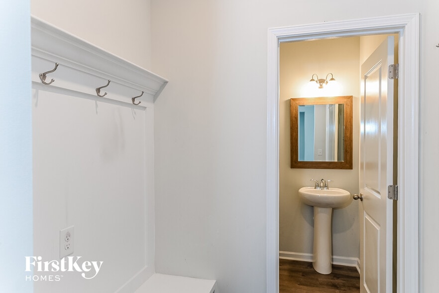 Building Photo - 405 Ribiero Dr