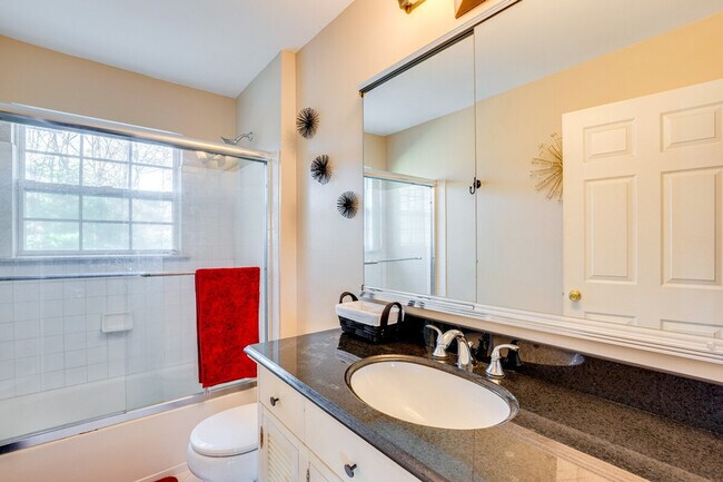 Building Photo - 14 Normandy Dr