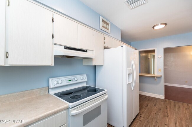 Building Photo - 136 Valencia Dr