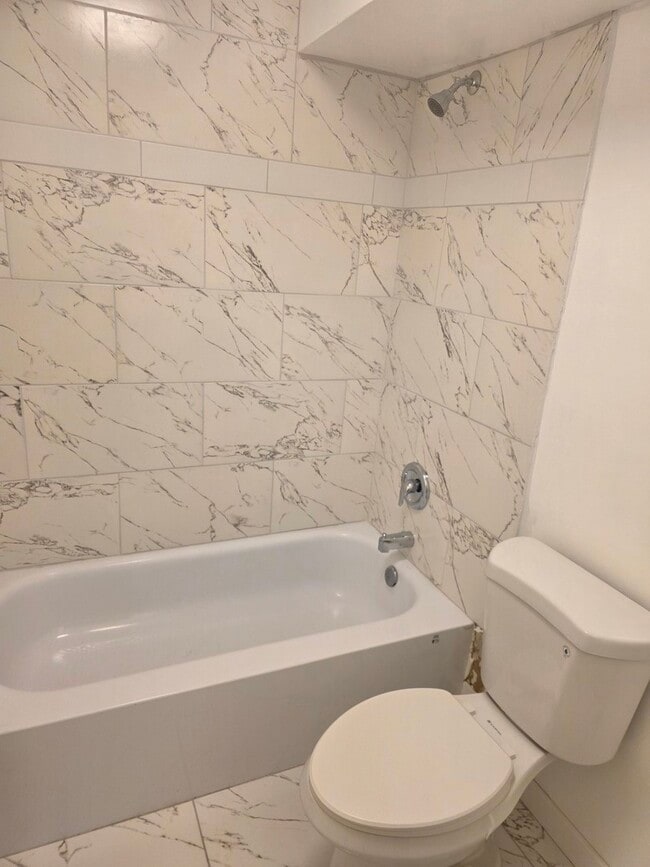 Building Photo - 1840 Huntington Blvd