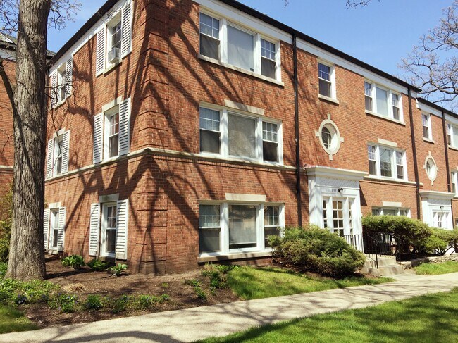 Building Photo - 835 Mulford-G