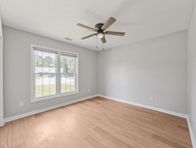 Building Photo - Welcome to Raintree!