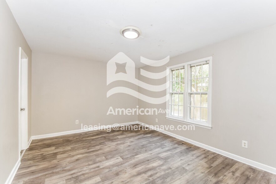 Building Photo - 325 Greensprings Dr