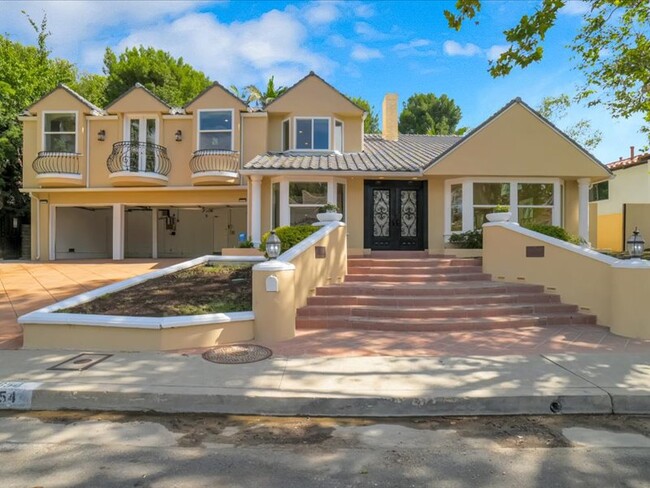 Building Photo - 9654 Wendover Dr