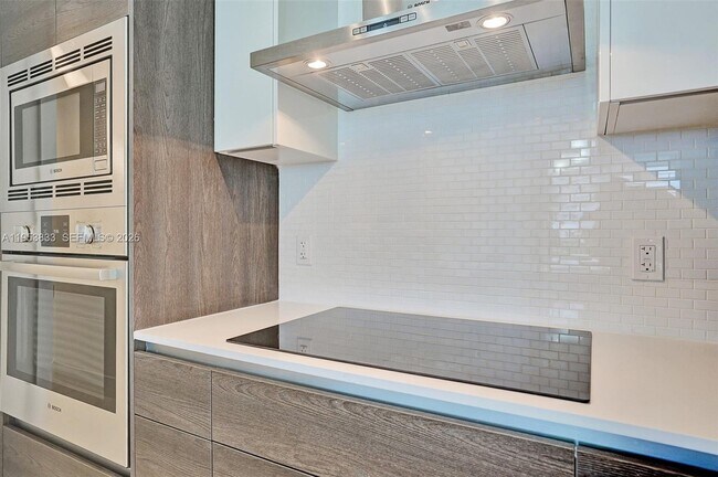 Building Photo - 301 Altara Ave