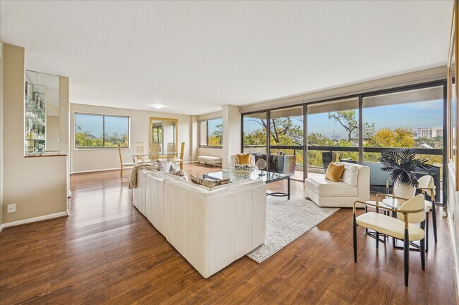 Building Photo - 49 Briar Hollow Ln