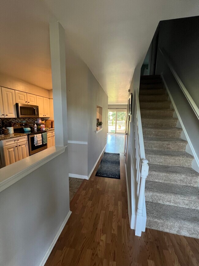 Building Photo - 239 Crown Prince Dr