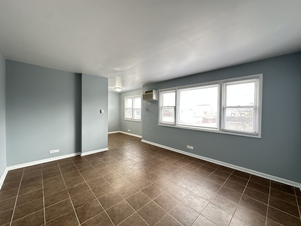 Building Photo - 9620 Ivanhoe Ave