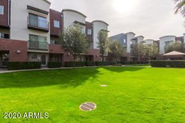 Building Photo - Apply Here www.realty480pm.appfolio.com/listings