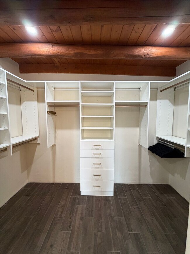 Building Photo - 152 Lorenzo Rd