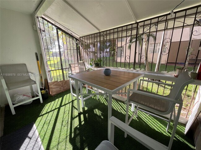 Building Photo - 820 NW 87th Ave