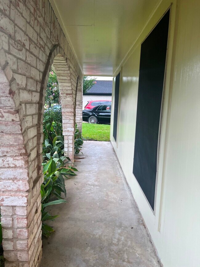 Building Photo - 6742 Indian Lake Dr