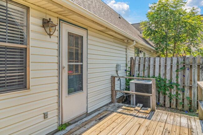 Building Photo - 9009 Fountain Brook Ln