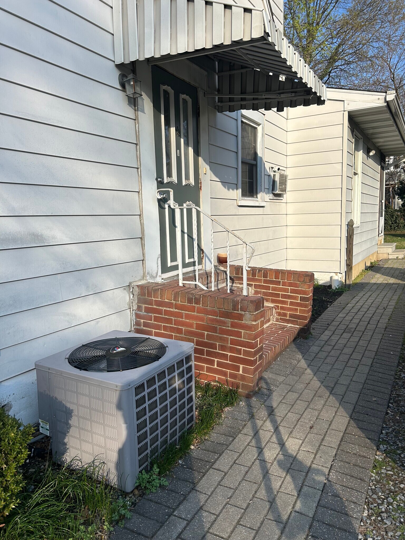 Building Photo - 116 E Coulter Ave