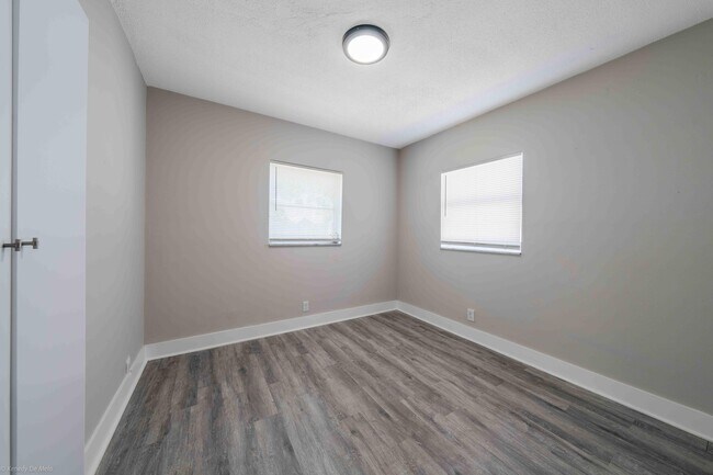 Building Photo - 510 SW 13th Pl