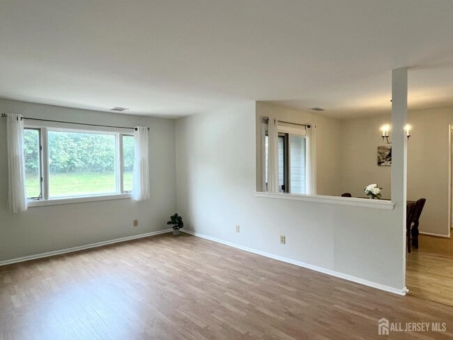 Building Photo - 2217 Sayre Dr