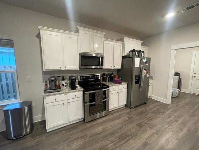 Building Photo - 6172 Forest Bay Ave