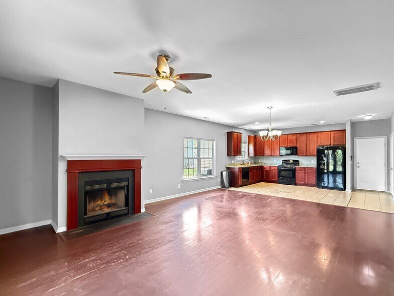 Building Photo - 11 Sand Live Oak Dr