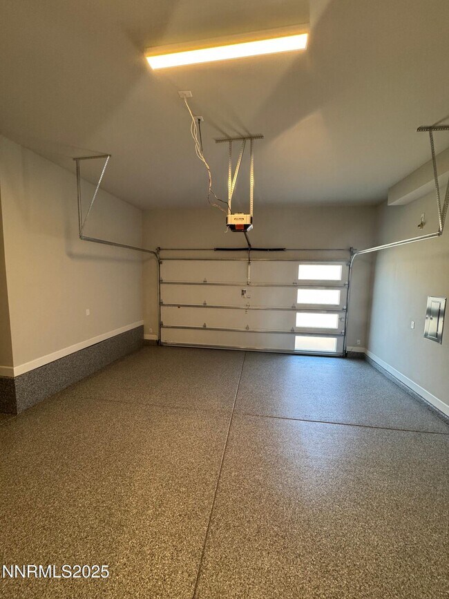 Building Photo - 1521 Golf Club Dr