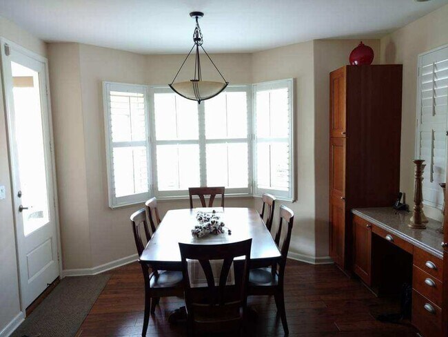 Building Photo - Stunning 3-Bedroom/3-Bathroom in Sunny Ewa...