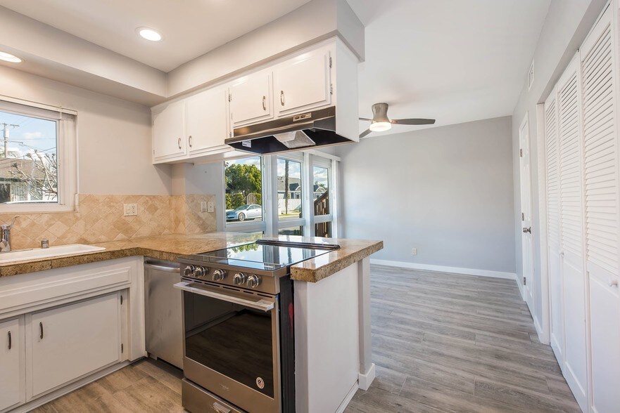 Building Photo - 4710 E Shaw St