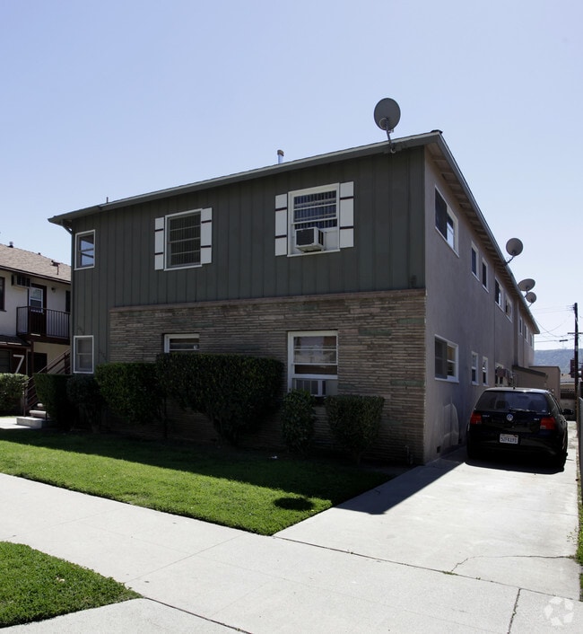 Building Photo - 2828 W Clark Ave