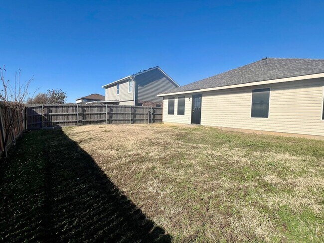 Building Photo - Maned